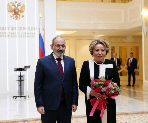 Премьер-министр Никол Пашинян провел встречу с председателем Совета Федерации Федерального Собрания РФ Валентиной Матвиенко.