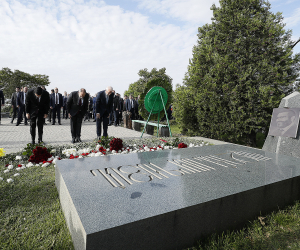 May 9: Pashinyan Pays Tribute at Yerablur
