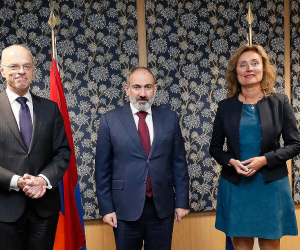 Премьер-министр Пашинян провел встречу с председателем Сената Нидерландов Яном Энтони Брёйном и председателем Палаты представителей Верой Бергкамп