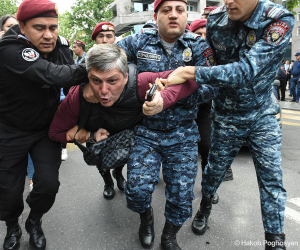 Yerevan Police Detain Anti-Government Protesters