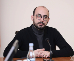 ԱԺ-ն քննարկեց լրագրողներին պետական մարմնի կողմից հավատարմագրումից զրկելու նախագիծը