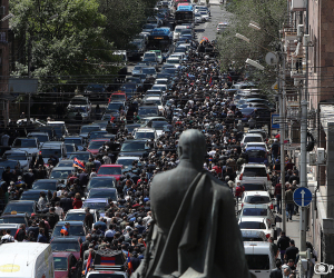 Yerevan: Anti-Government Protesters Blockade Presidential Palace