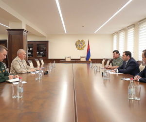Պաշտպանության նախարարն ընդունել է Արցախում ՌԴ խաղաղապահ ուժերի հրամանատարին