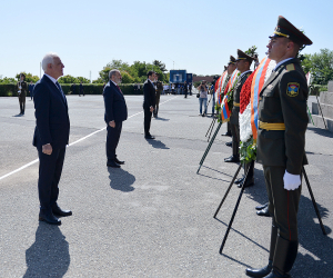 Armenian President, PM Pay Respects at Sardarapat Battle Memorial