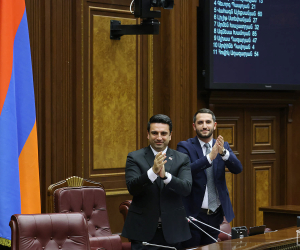 Armenian Parliament Speaker Awards Cash Bonuses to Ruling Faction MPs, Not to Opposition