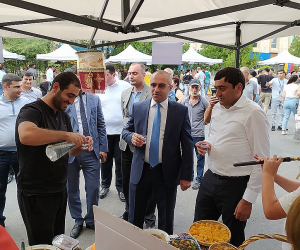 Apricots Take Center Stage at Metzamor Festival