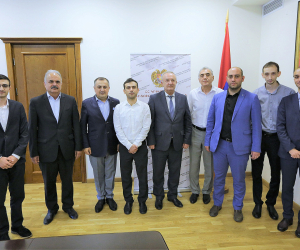 Minister Awards Medals to Armenian Chess Team Members