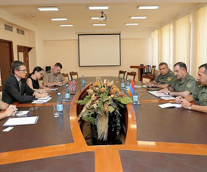 Գլխավոր շտաբի պետ Էդվարդ Ասրյանը հանդիպել է ԱՄՆ փոխդեսպանին