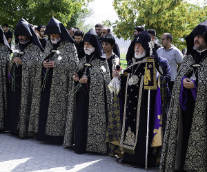 Catholicos Karekin II Visits Yerablur Military Cemetery