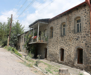 Տարիքը չթաքցնող տունը․ սահմանային լարված իրավիճակը չի խանգարի, որ Գորիսում թանգարան-թեյարան բացվի