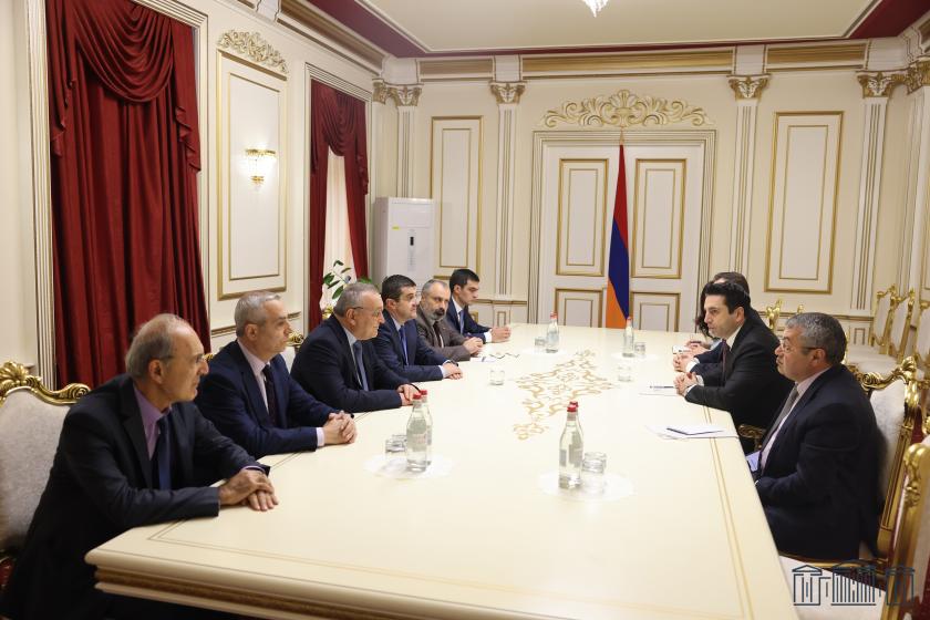ԱԺ նախագահ Ալեն Սիմոնյանը հյուրընկալել է արցախցի գործընկերներին