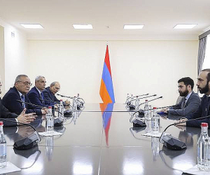 Արարատ Միրոզոյանը հանդիպում է ունեցել Արցախի նախագահի գլխավորած պատվիրակության հետ