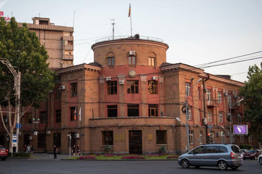 Երևանի քաղաքապետարանի Կենտրոն վարչական շրջանի պաշտոնյայի կողմից կաշառք ստանալու դեպք է բացահայտվել