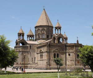 Etchmiadzin Criticizes Caucasus Grand Mufti Over Karabakh Statements