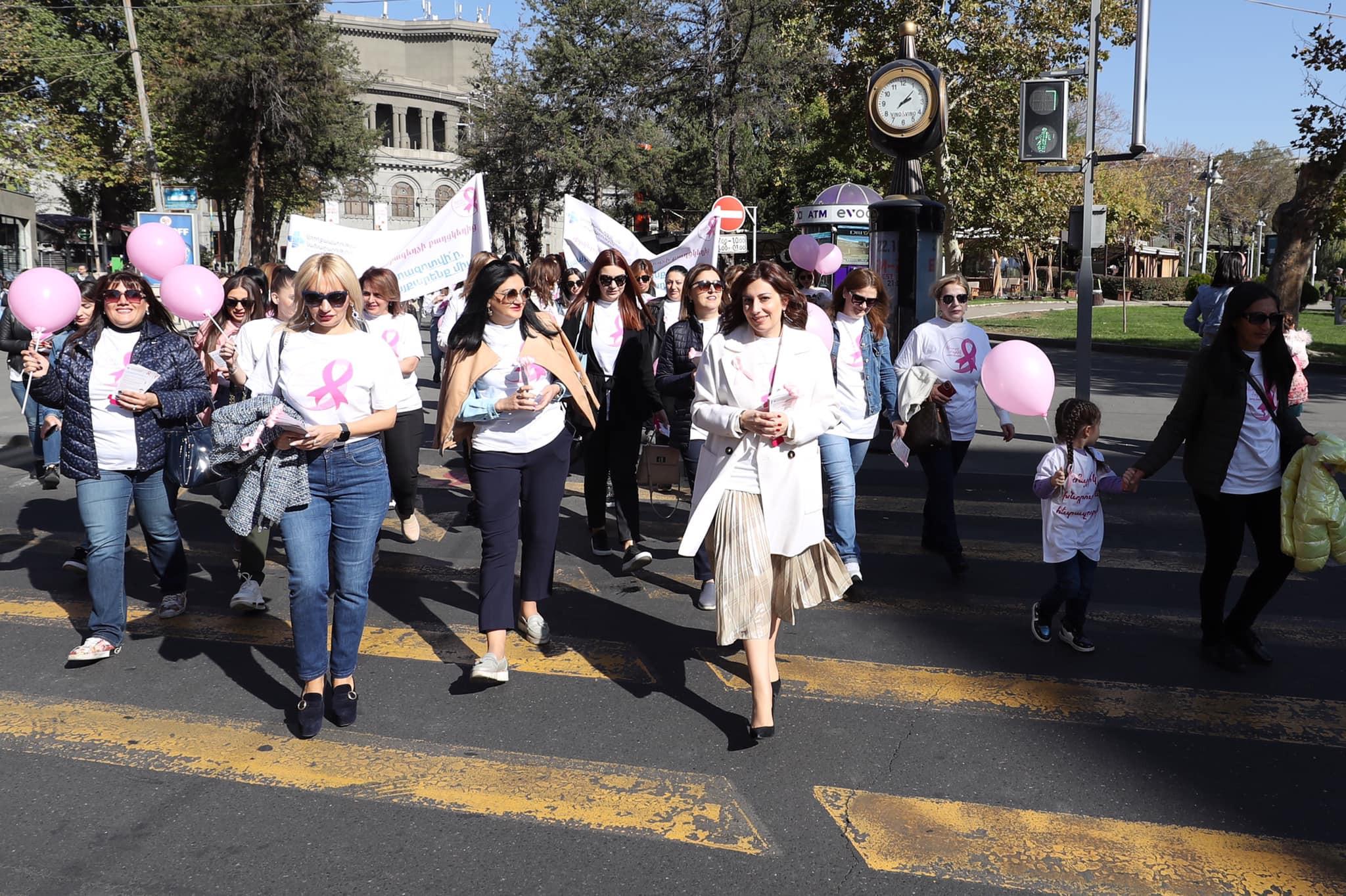 Կրծքագեղձի քաղցկեղի դեմ պայքարի իրազեկման մեկամսյա ակցիաներն այսօր ամփոփվել են քայլերթով