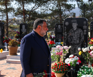 Ruben Vardanyan Pays Respects to 2020 Artsakh War Dead