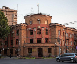 Կենտրոն վարչական շրջանի պաշտոնյան մեղադրվում է 2,5 մլն դրամ կաշառքի դեպքով. նախաքննությունն ավարտվել է