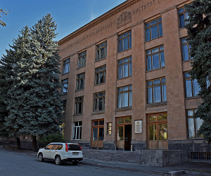 Երեւանի քաղաքապետարանը թույլատրել է ջրանցքը տեղափոխել քիմիկոսների «քթի տակ»․ վերջիններս դատի են տվել քաղաքապետարանին