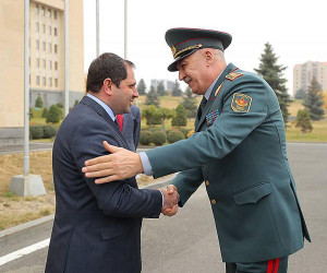 Սուրեն Պապիկյանն ընդունել է Ղազախստանի պաշտպանության նախարարին