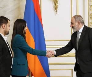 Pashinyan, Chess Champ Meet