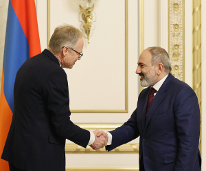 Pashinyan, EU Official Discuss Democratic Reforms in Armenia