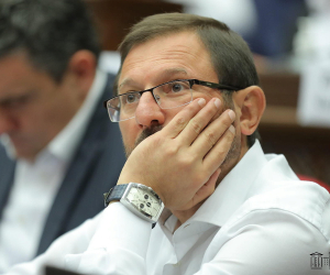 Гегам Манукян: “Вам говорят: давайте будем не нацией, а народом, состоящим из отдельных гордых граждан”
