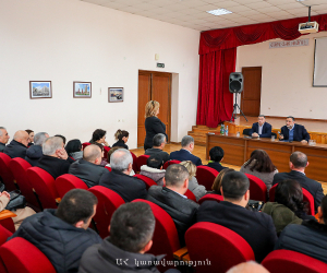 Արցախի պետնախարարը խորհրդակցություն է անցկացրել Ստեփանակերտի քաղաքապետարանի անձնակազմի հետ