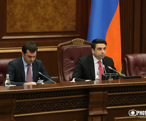 Парламент РА созвал внеочередное заседание в связи с перекрытием Лачинского коридора 