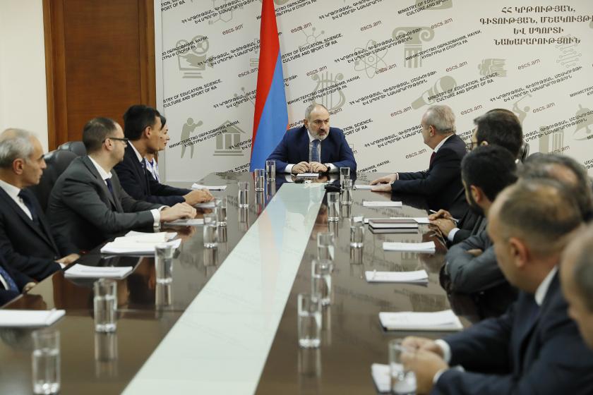 Փաշինյանը ԿԳՄՍ նախարարության աշխատակազմին է ներկայացրել նորանշանակ նախարար Ժաննա Անդրեասյանին