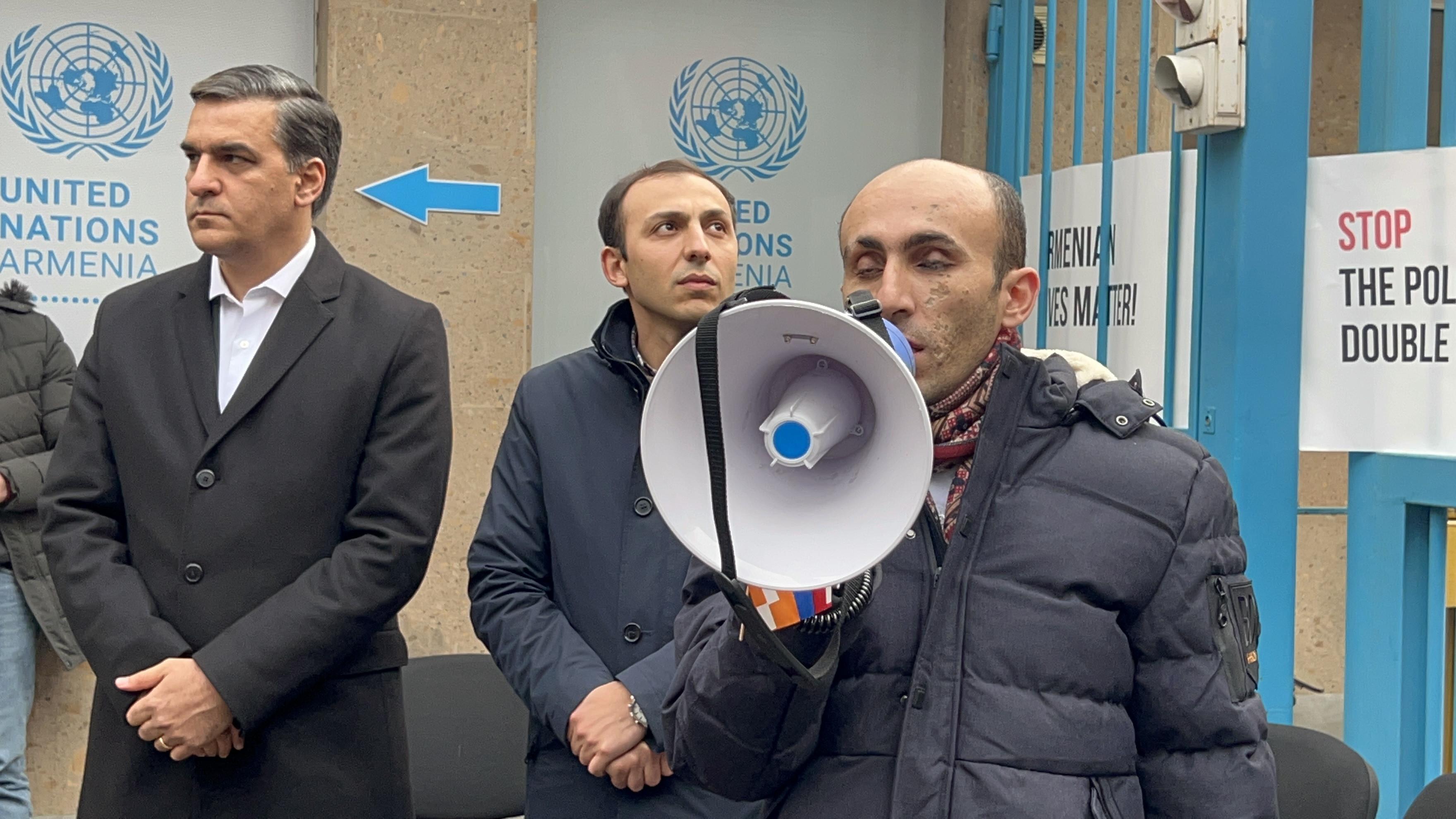 Beglaryan Ends Yerevan Sit-Down Strike