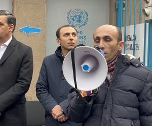 Beglaryan Ends Yerevan Sit-Down Strike