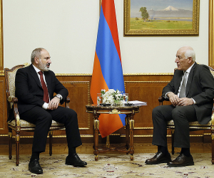 Նիկոլ Փաշինյանը հանդիպել է Վահագն Խաչատուրյանի հետ