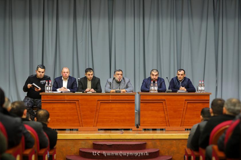 Artsakh State Minister, Business Owners Discuss Shortages