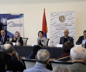 Ժաննա Անդրեասյանը հանդիպել է նոր դասագրքերի ստեղծմամբ հետաքրքրված մասնագետներին