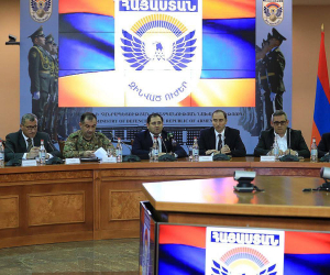 ՊՆ և ԲՏԱ նախարարները հանդիպել են հայրենական ռազմարդյունաբերական ձեռնարկությունների ներկայացուցիչների հետ