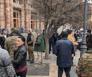 Փակ շղթա. ՊՆ նախկին շենքի բնակիչների խնդիրների լուծումը պետական կառույցները  իրար վրա են գցում