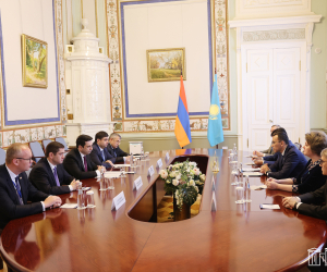 Ալեն Սիմոնյանը Ղազախստանի Սենատի նախագահին է ներկայացրել Հայաստանում եւ ԼՂ-ում տիրող լարված իրավիճակը