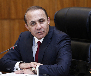 Հովիկ Աբրահամյանը մեղադրվում է առանձնապես խոշոր չափերով փողերի լվացման, ձեռնարկատիրական գործունեությանն ապօրինի մասնակցելու մեջ