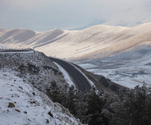 Ձյուն է տեղում