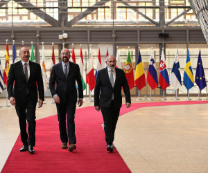 Pashinyan, Aliyev Agree to Continue Talks