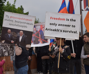 Stepanakert Marchers Say &quot;No&quot; to Yerevan's Peace Deal with Azerbaijan