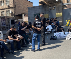 Yerevan Sit-Ins Outside Russian, U.S., French Embassies in Solidarity with Artsakh