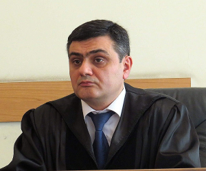 Հորդորում եմ զերծ մնալ դատարանի նախագահի գործողություններին գնահատական տալուց. Մխիթար Պապոյան