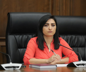 Թագուհի Թովմասյանը հեռացվել է հանձնաժողովի նախագահի պաշտոնից
