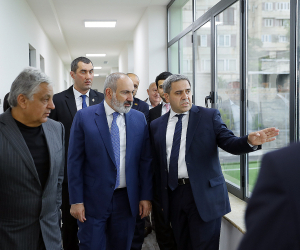 Премьер-министр в Ереване присутствовал на церемонии открытия спортивной школы имени Хорена Оганесяна