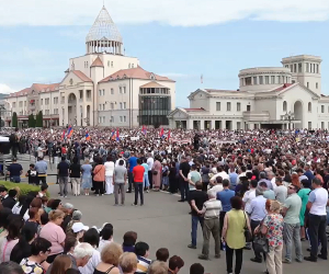 Thousands Rally in Stepanakert Calling for Reopening of Lachin Corridor