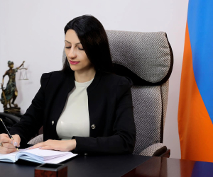 Անահիտ Մանասյանը չհայտարարված այց է կատարել ԱԱԾ ձերբակալվածների պահման վայր