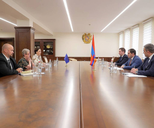 Պապիկյանը ԵՄ դեսպանի հետ քննարկել է տարածաշրջանային անվտանգությանն առնչվող հարցեր