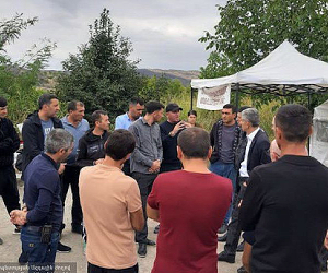 Artsakh Parliament Speaker Meets with Aghdam Road Protesters