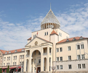 Արցախի ԱԺ 4 խմբակցությունները կոչ են անում զերծ մնալ պետականությունը կասկածի տակ դնող գործողություններից